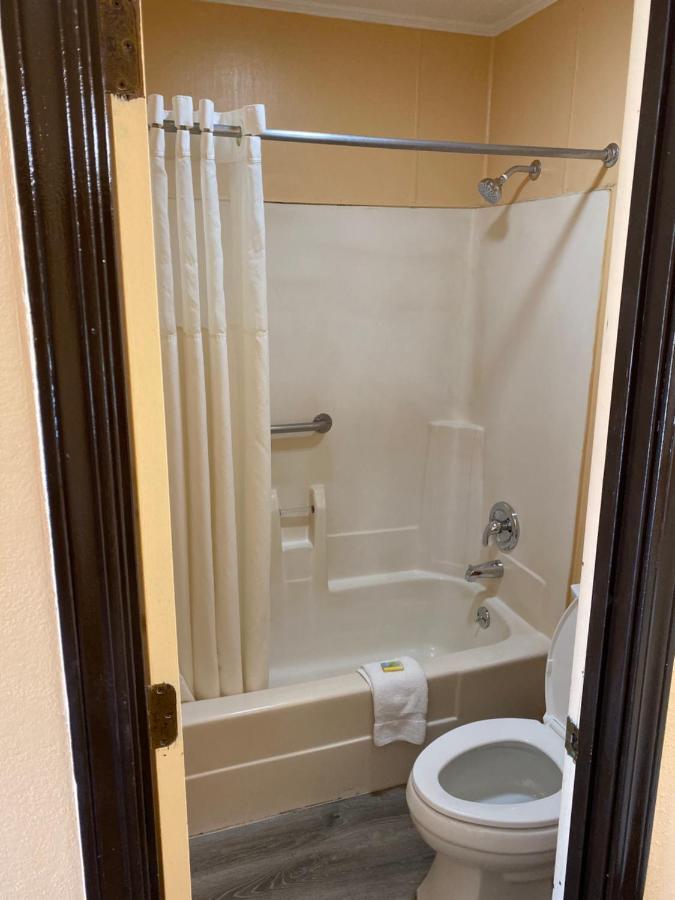 Deluxe Inn Хардивил Екстериор снимка